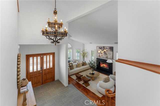1011 Rodeo Rd - Photo 5 of 8