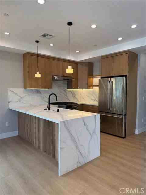 190 S Meridith Ave - Photo 5 of 8