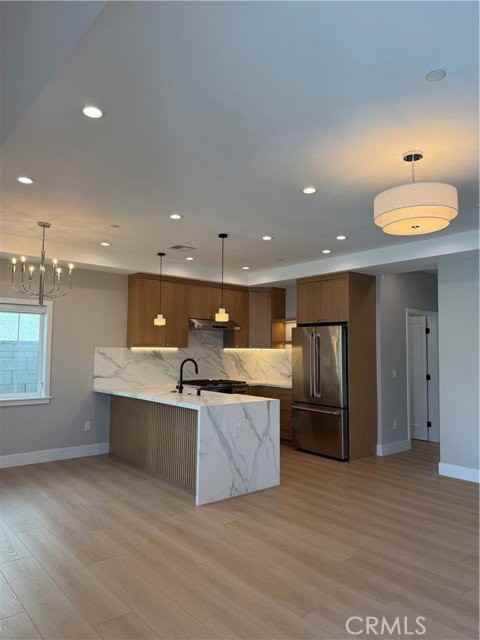 190 S Meridith Ave - Photo 6 of 8