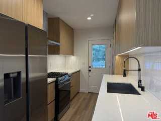 950 Havenhurst Dr - Photo 7 of 8