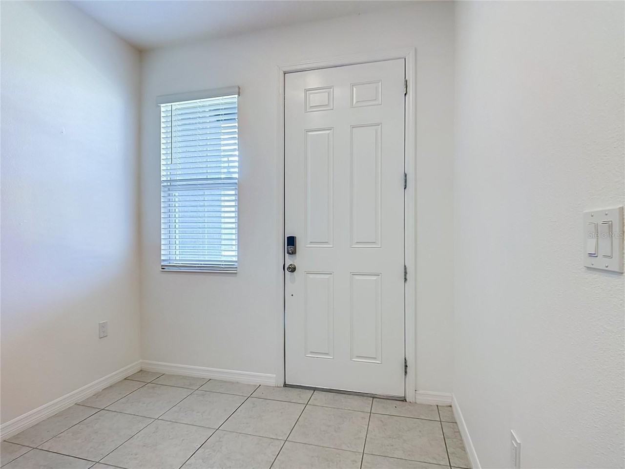 1232 Stockwell Ave - Photo 7 of 43