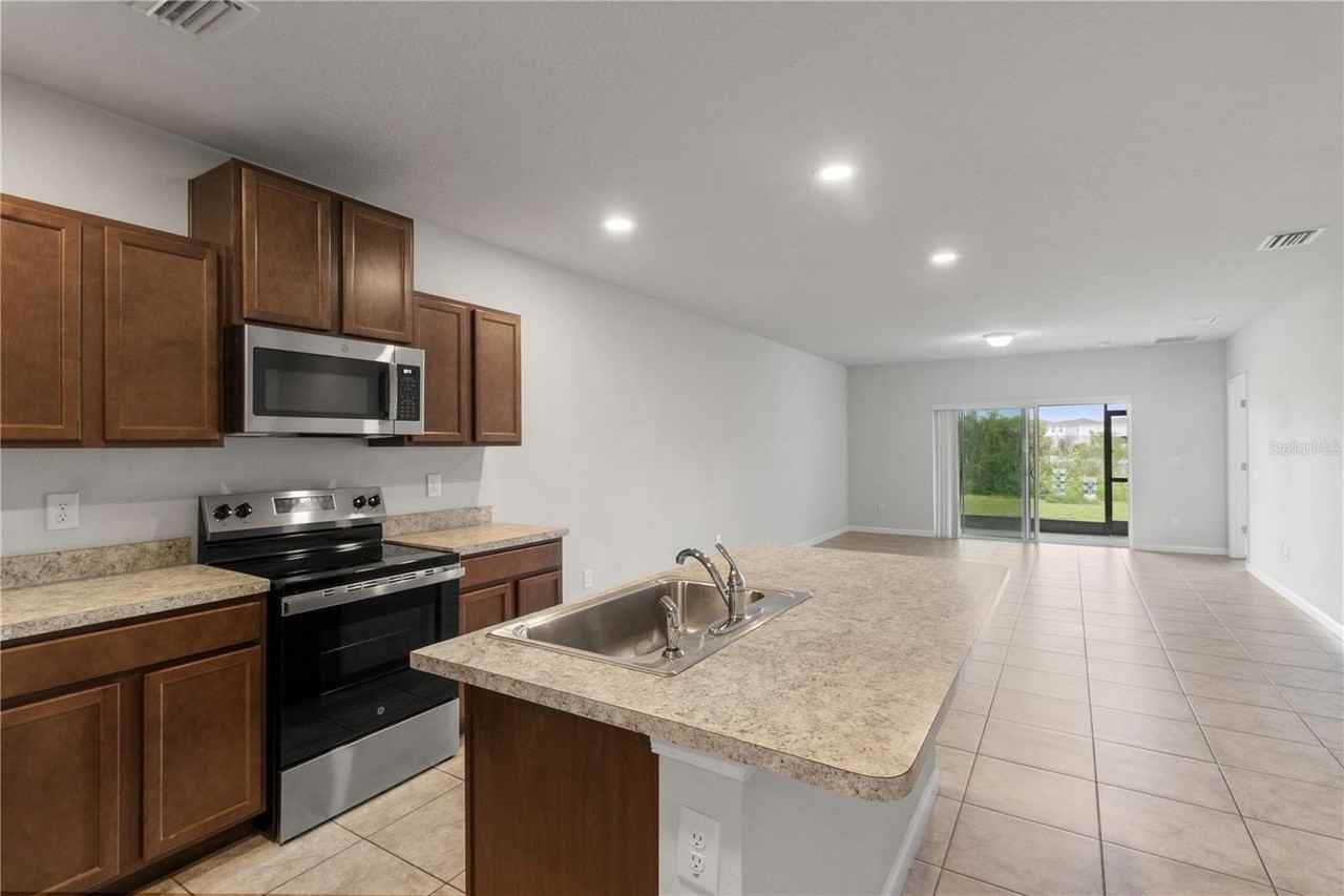 17993 Turning Leaf Cir - Photo 3 of 36