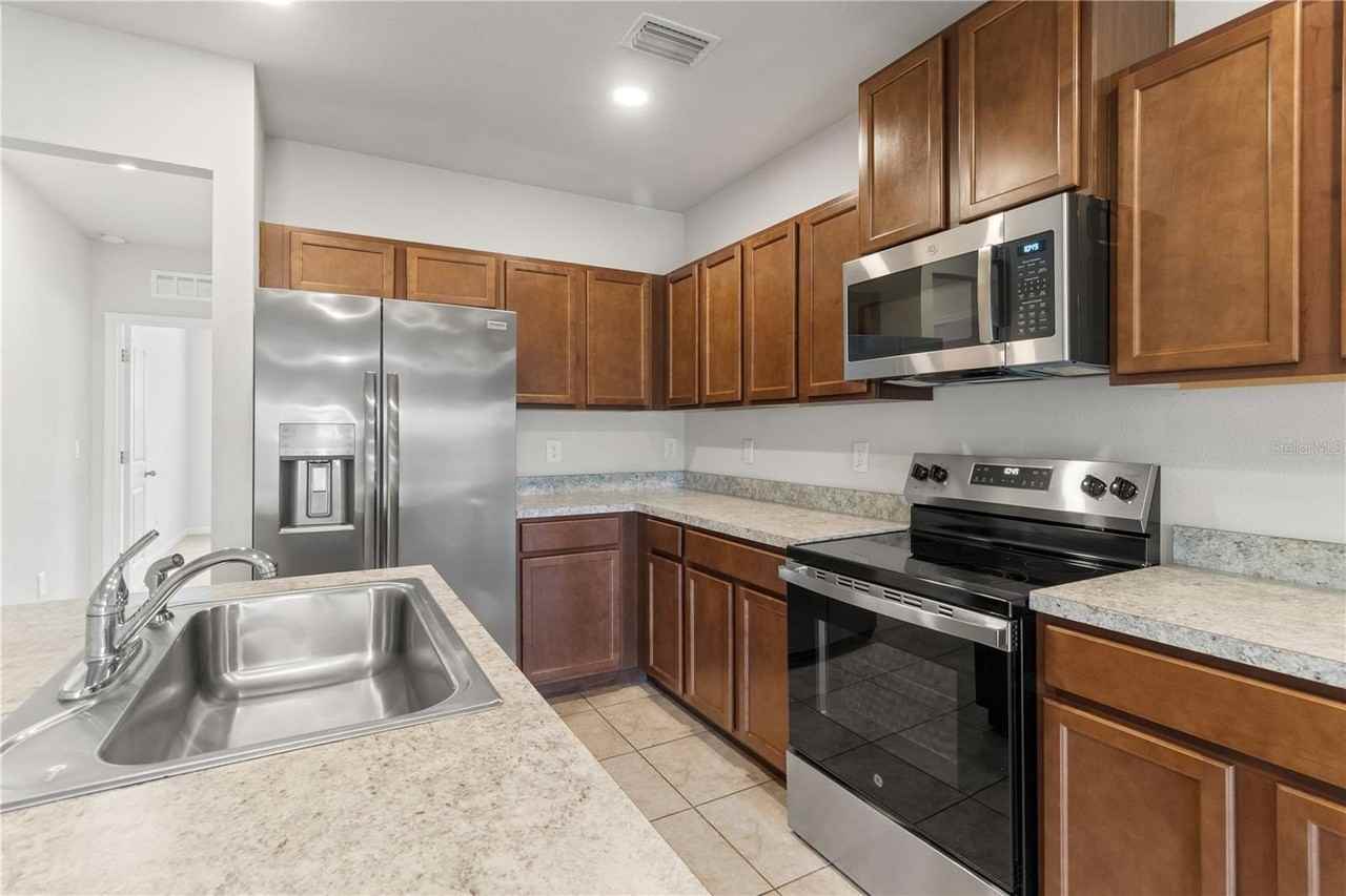 17993 Turning Leaf Cir - Photo 6 of 36