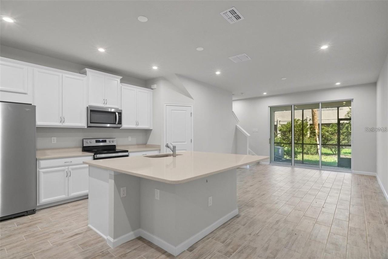 2326 Summerlit St - Photo 5 of 25