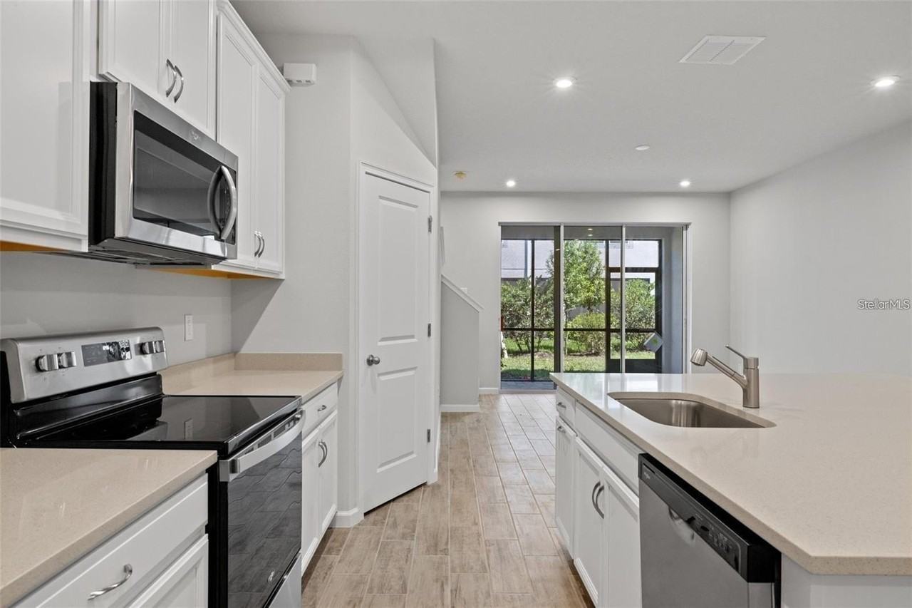 2326 Summerlit St - Photo 6 of 25