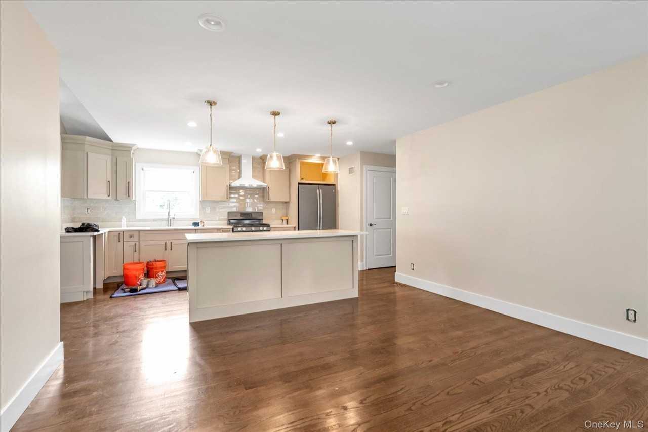 85 Clement St - Photo 3 of 20