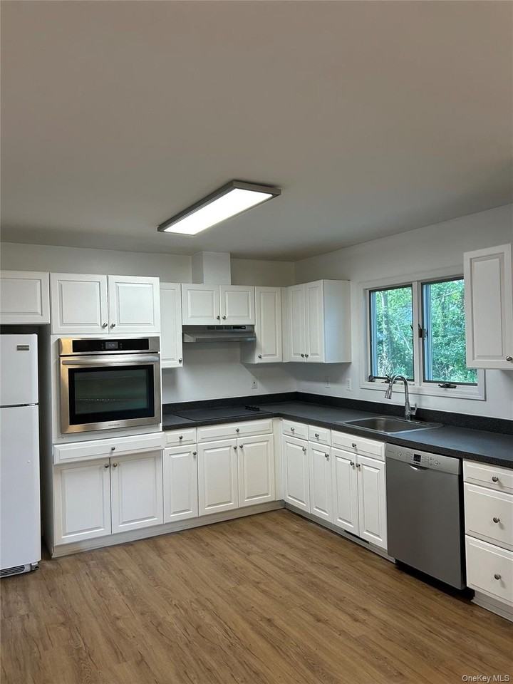 32 Homewood Dr - Photo 2 of 6