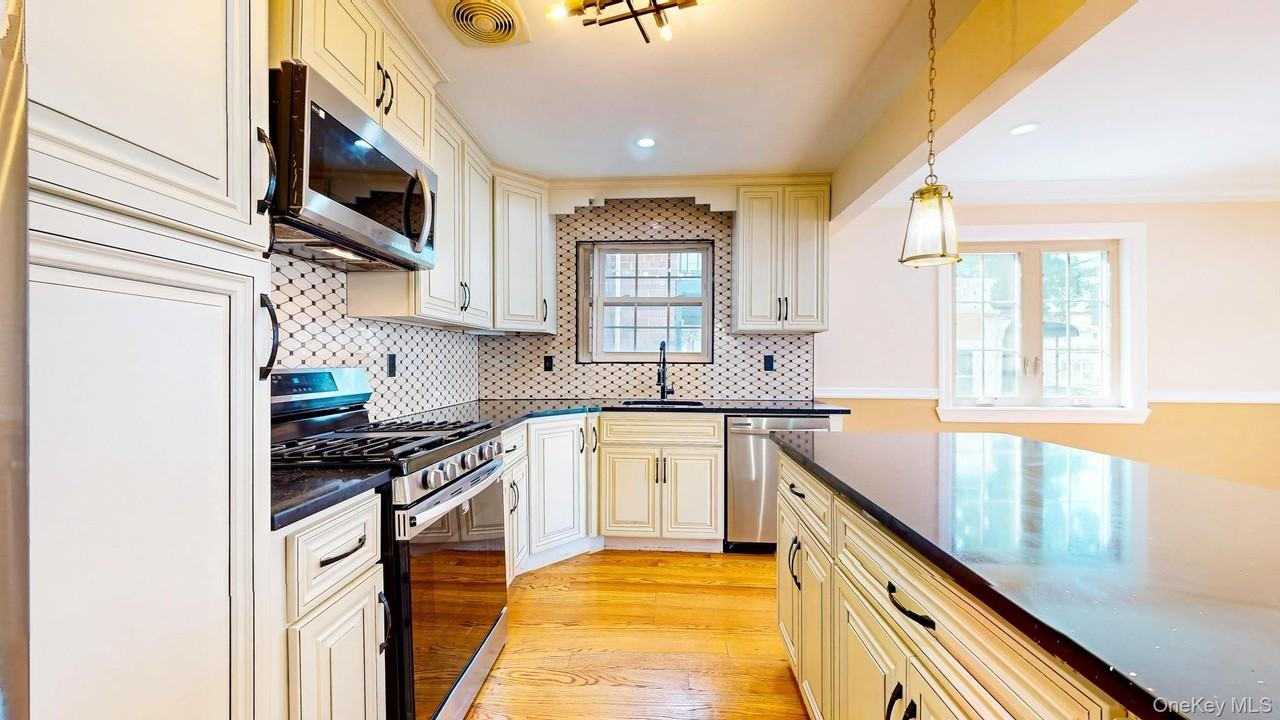 11625 134th St #1stFL - Photo 5 of 13