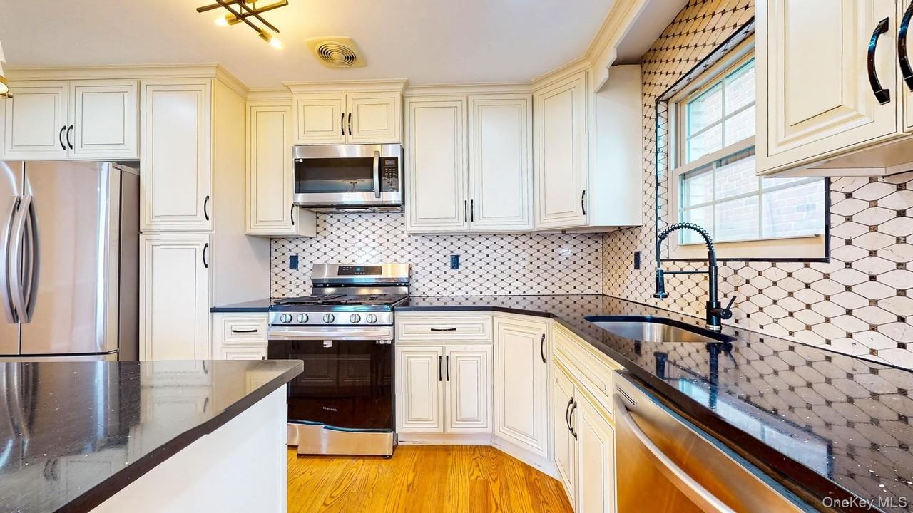 11625 134th St #1stFL - Photo 6 of 13