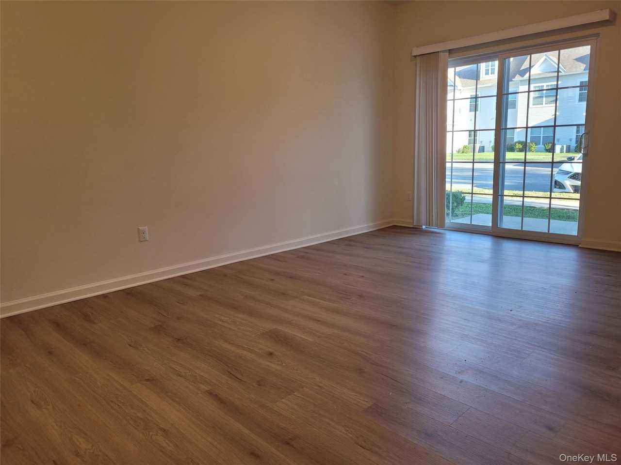 256 Ruth Ct - Photo 2 of 14