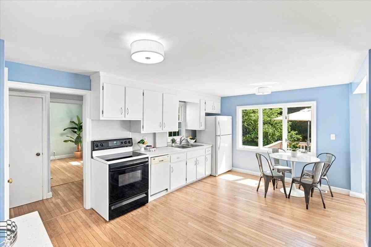 293 Main St - Photo 6 of 23