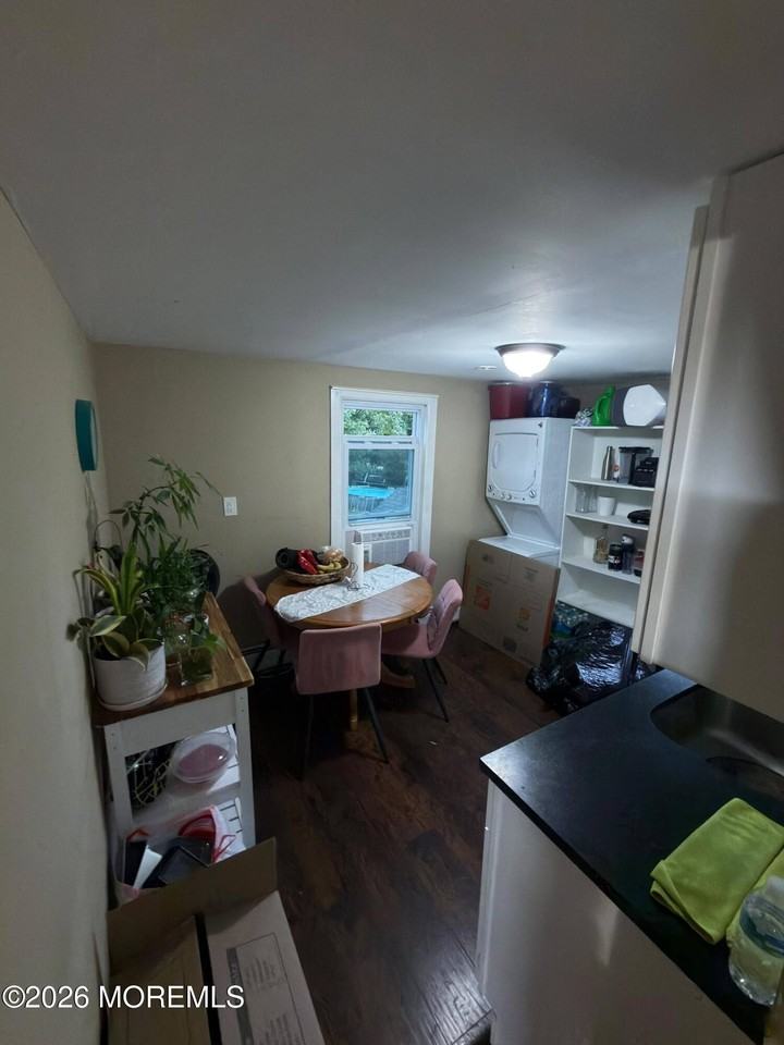 427 Exchange Pl #2 - Photo 4 of 10