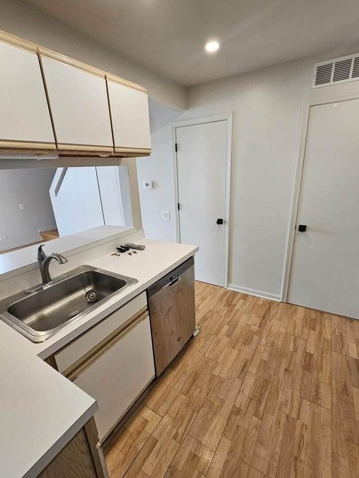 403 Trenton Ct - Photo 6 of 27