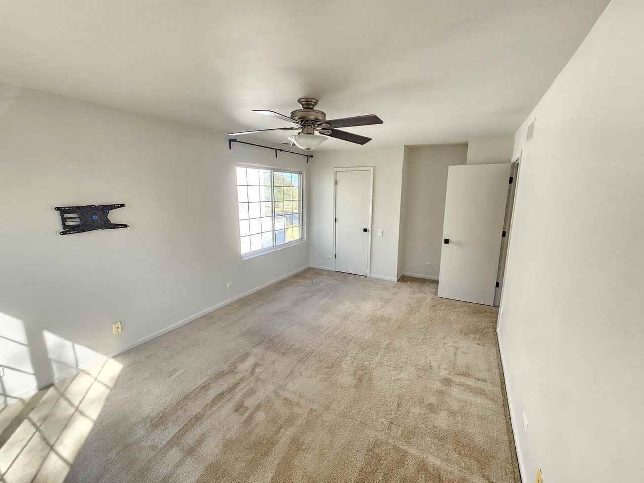 403 Trenton Ct - Photo 7 of 27
