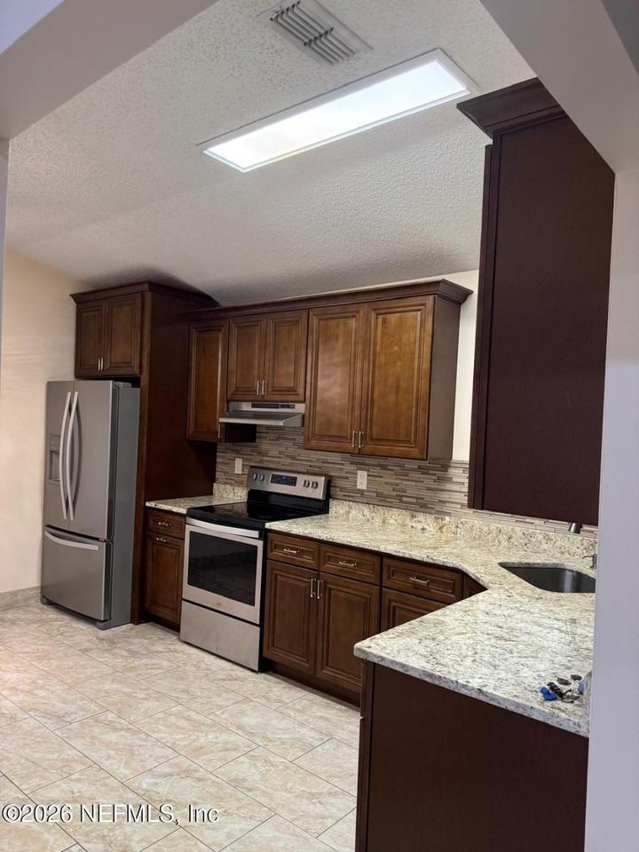 12381 Mastin Cove Rd - Photo 4 of 19