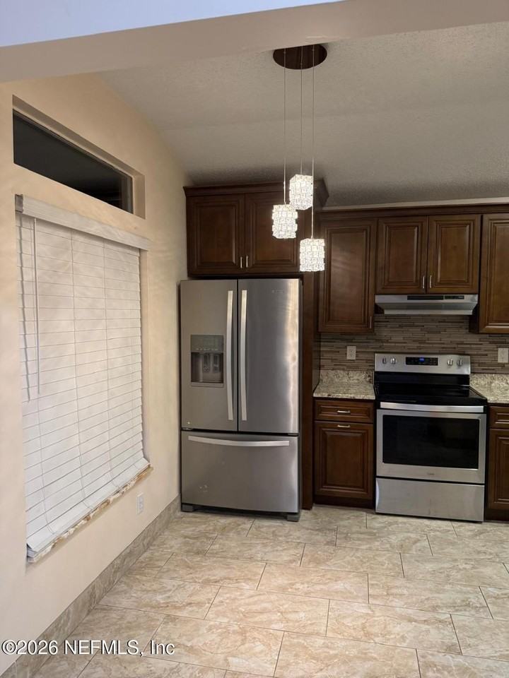 12381 Mastin Cove Rd - Photo 5 of 19
