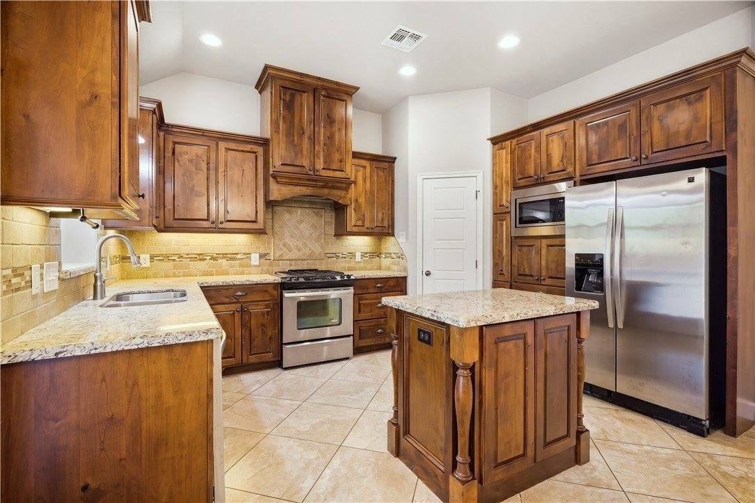 8209 Raintree Dr - Photo 6 of 29