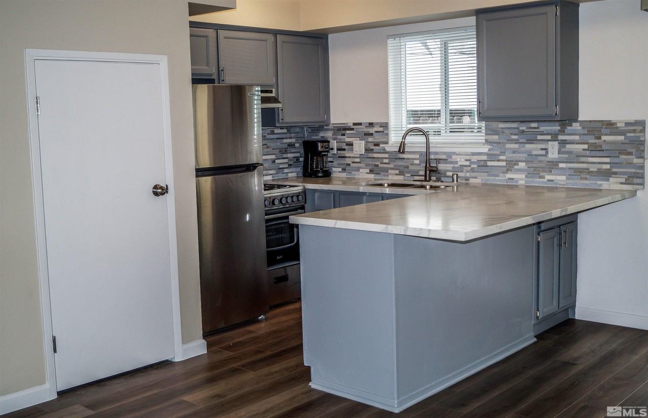 630 1/2 Valley Rd #B - Photo 5 of 23