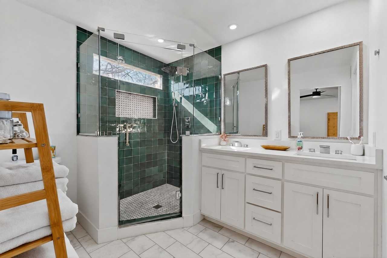 5911 E Grand Ave - Photo 5 of 29