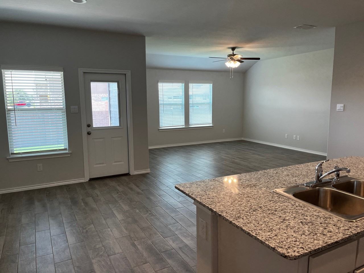 2945 Manu St - Photo 6 of 8