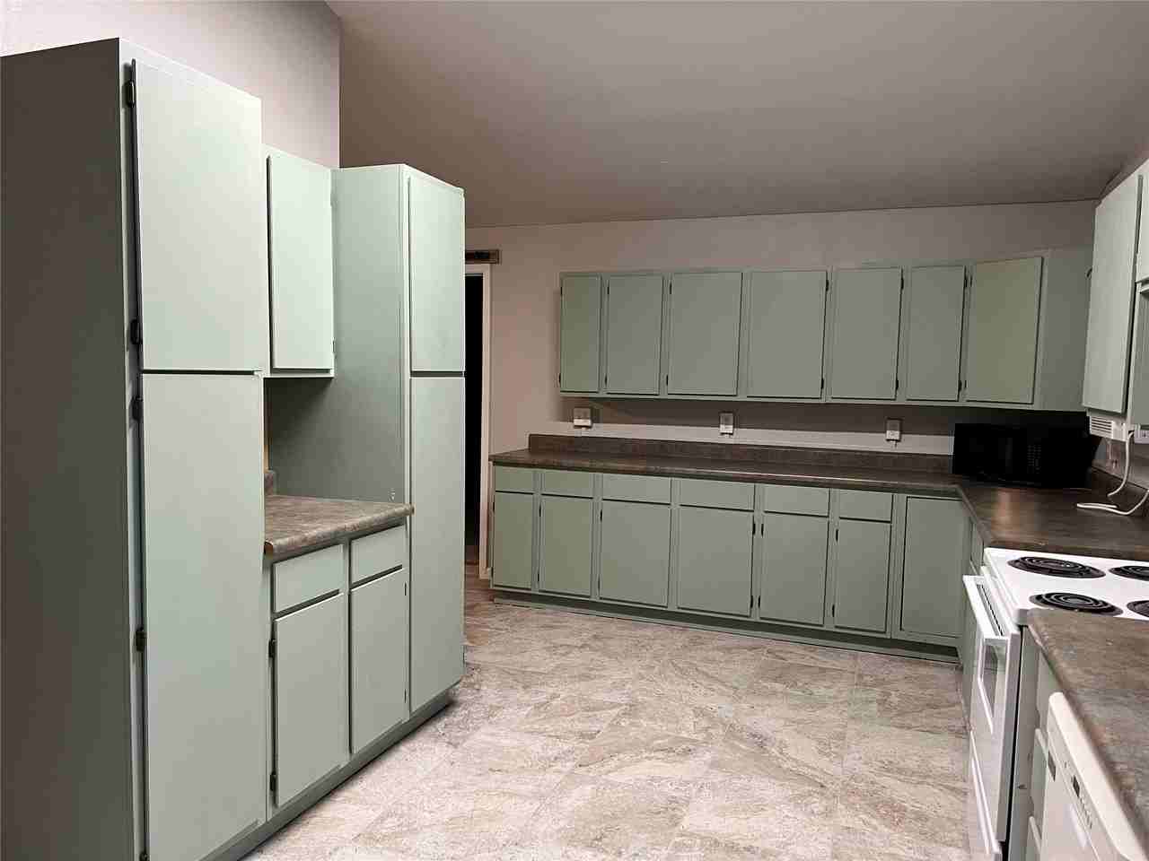 6960 Clifden Dr - Photo 3 of 18