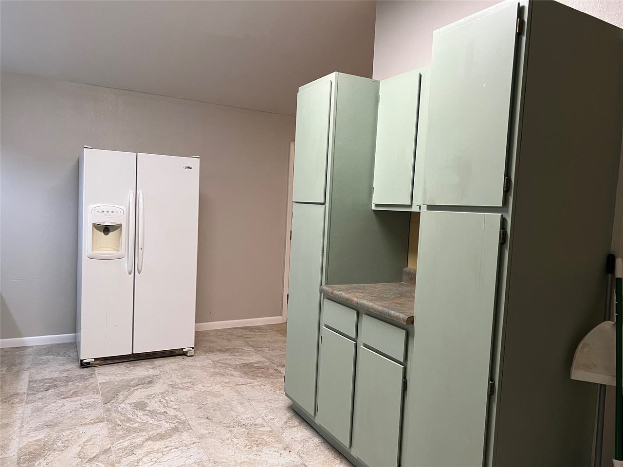 6960 Clifden Dr - Photo 5 of 18