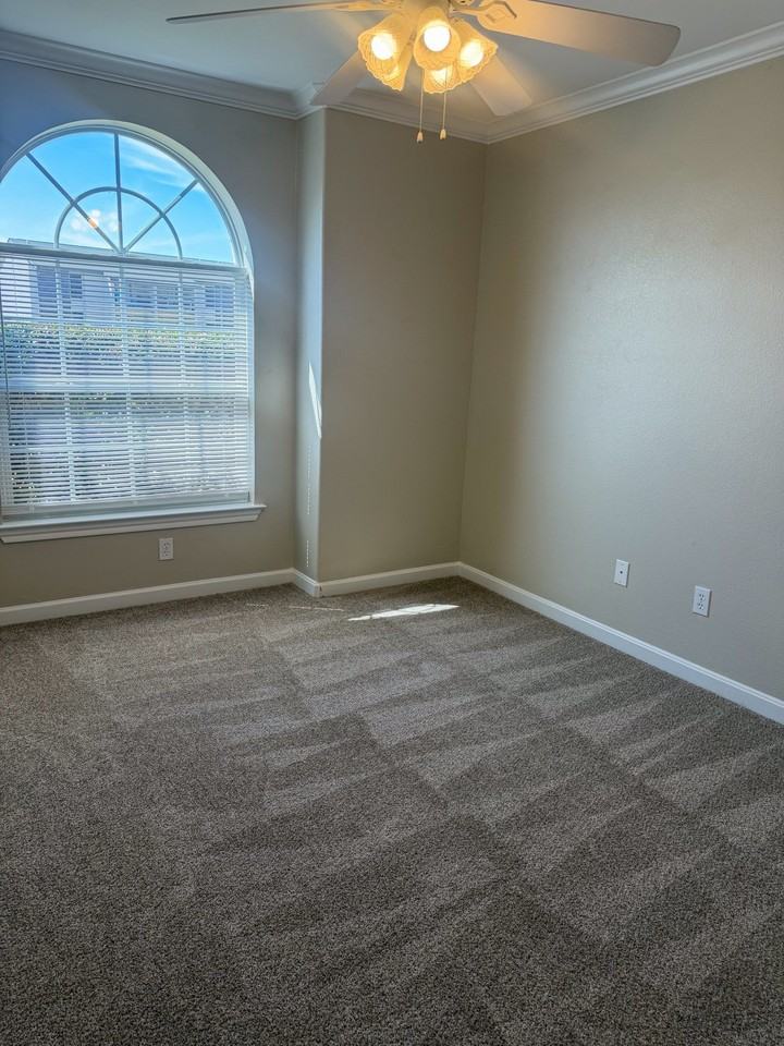 1611 Park Pl - Photo 7 of 18