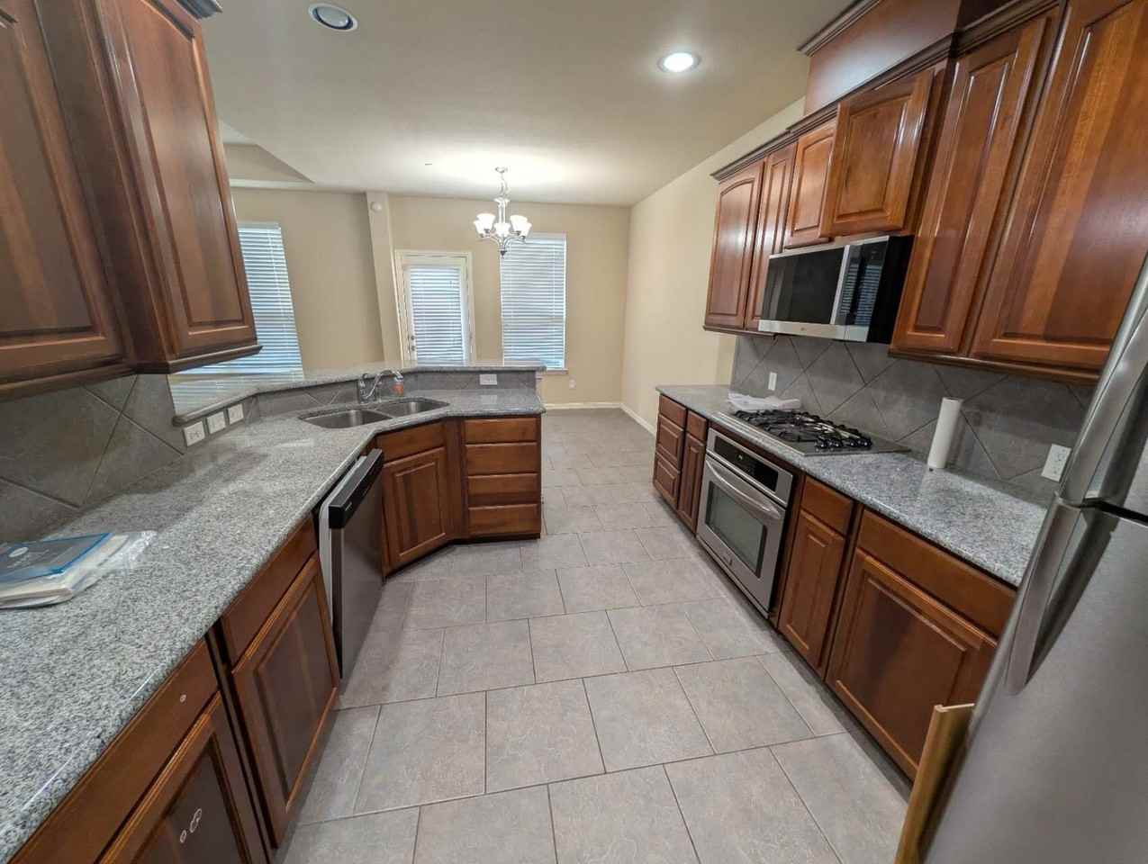 4666 Perthshire Ct - Photo 6 of 16