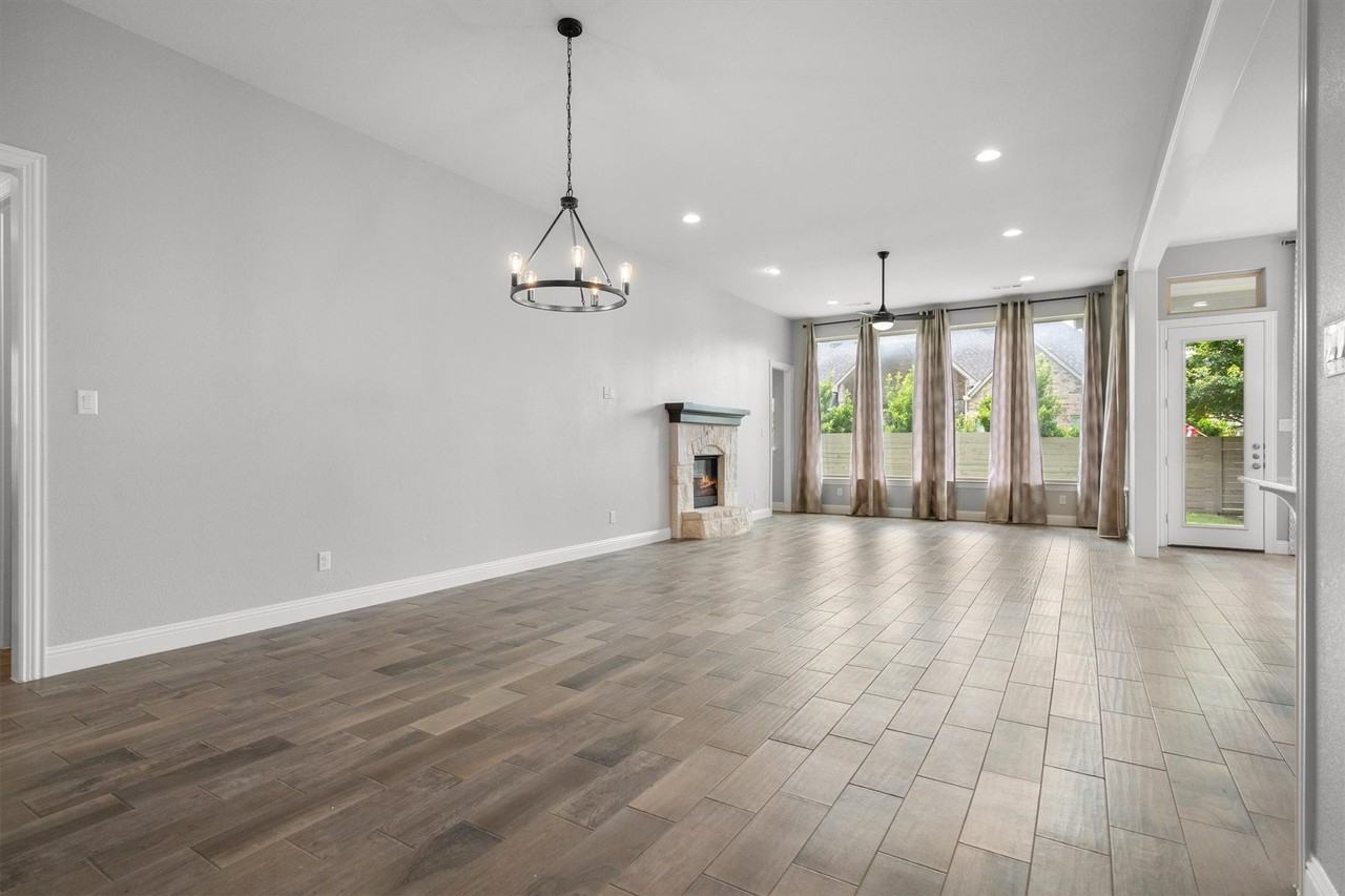 1217 7th St - Photo 4 of 39