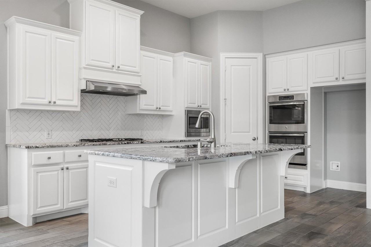 1217 7th St - Photo 7 of 39