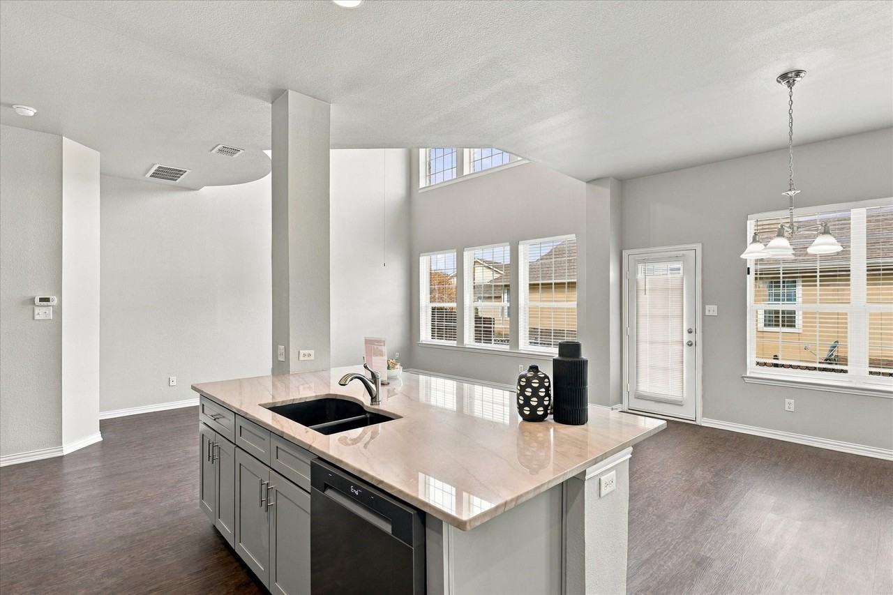 4018 Milan Dr - Photo 6 of 19