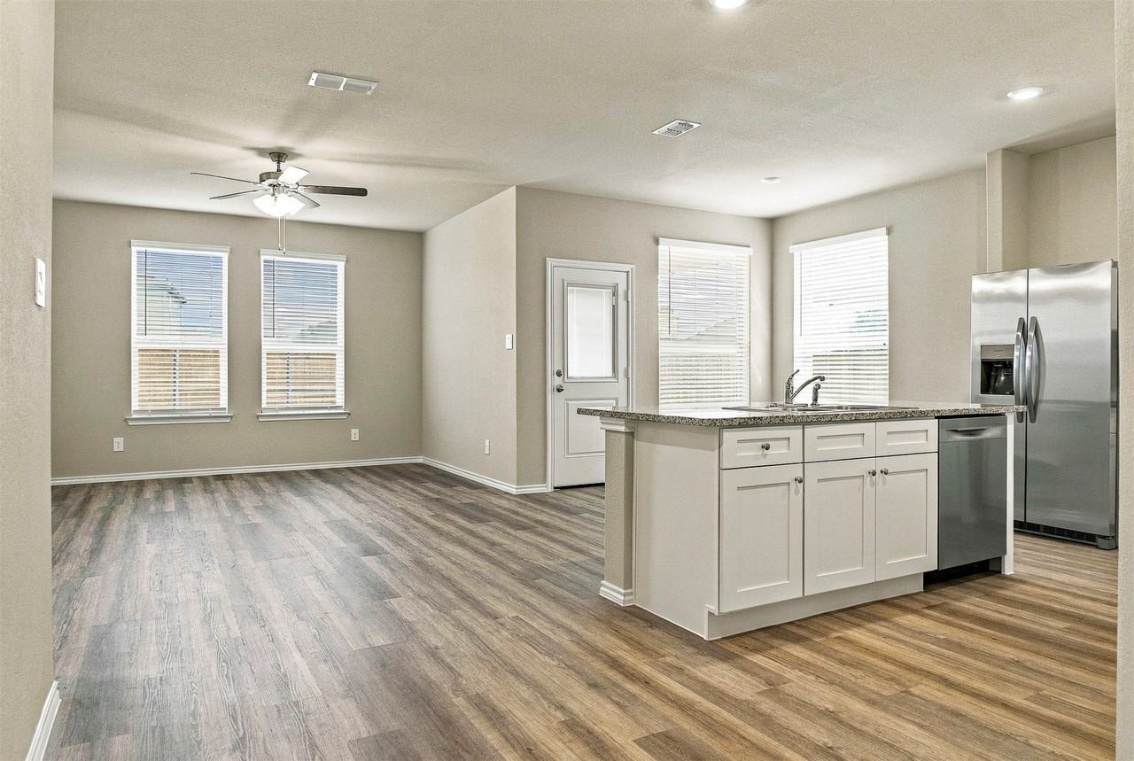 15932 Stableford Rd - Photo 6 of 35