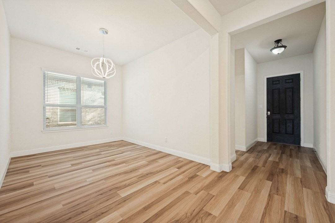 2409 Griffith Park Dr - Photo 3 of 13