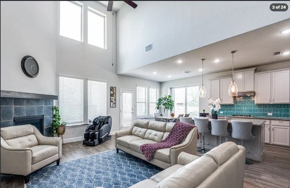 916 Azure Ln - Photo 3 of 24