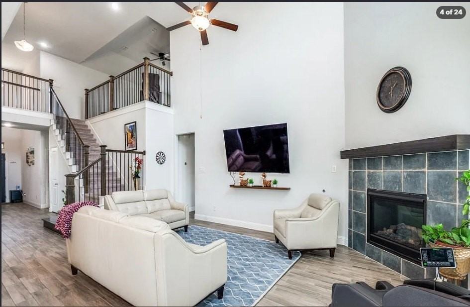 916 Azure Ln - Photo 4 of 24