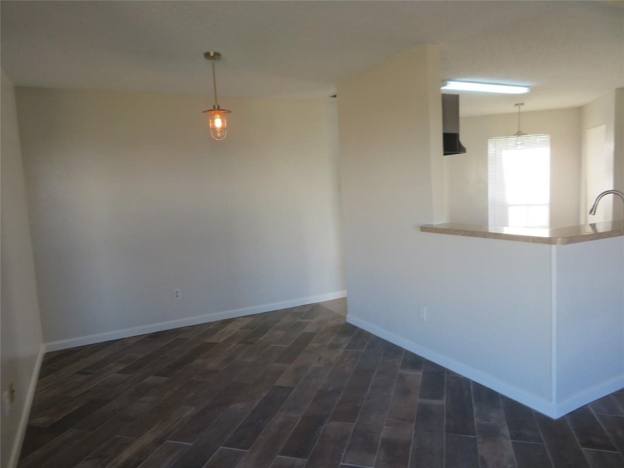 1031 Cresthaven Dr - Photo 3 of 10