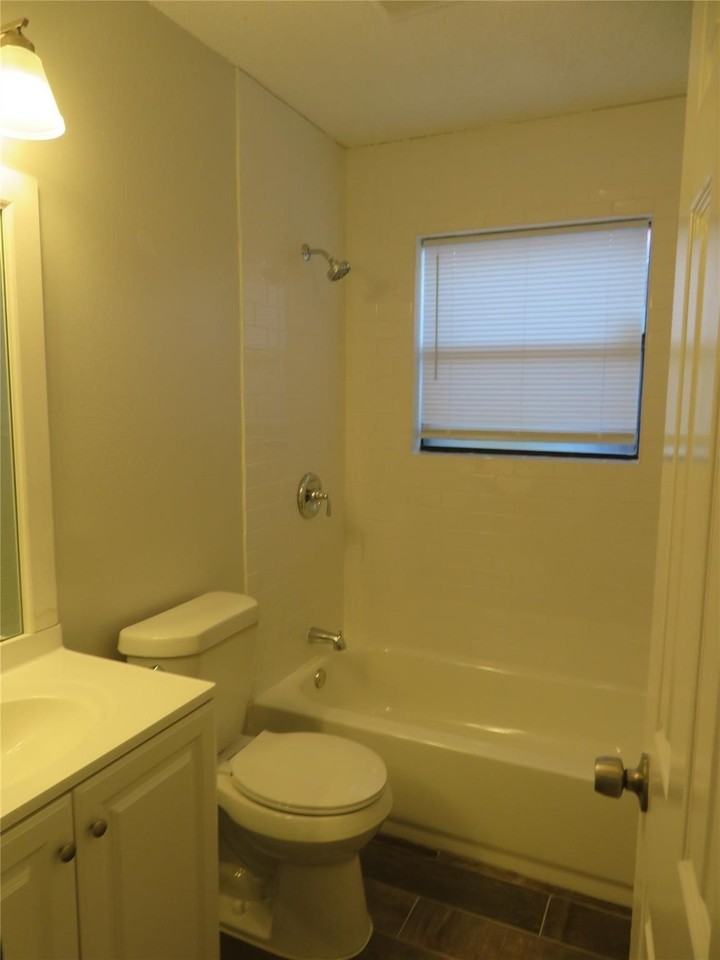 1031 Cresthaven Dr - Photo 6 of 10