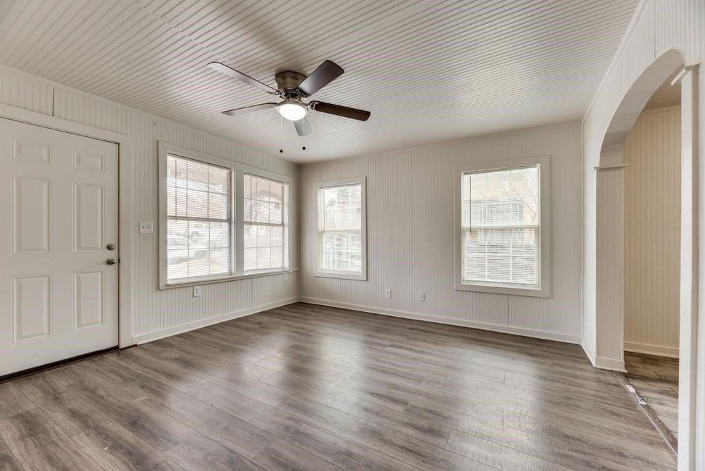 1915 Alaska Ave - Photo 2 of 16