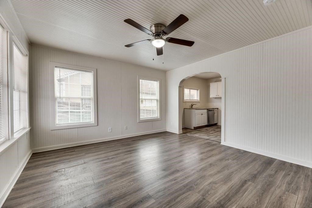 1915 Alaska Ave - Photo 3 of 16