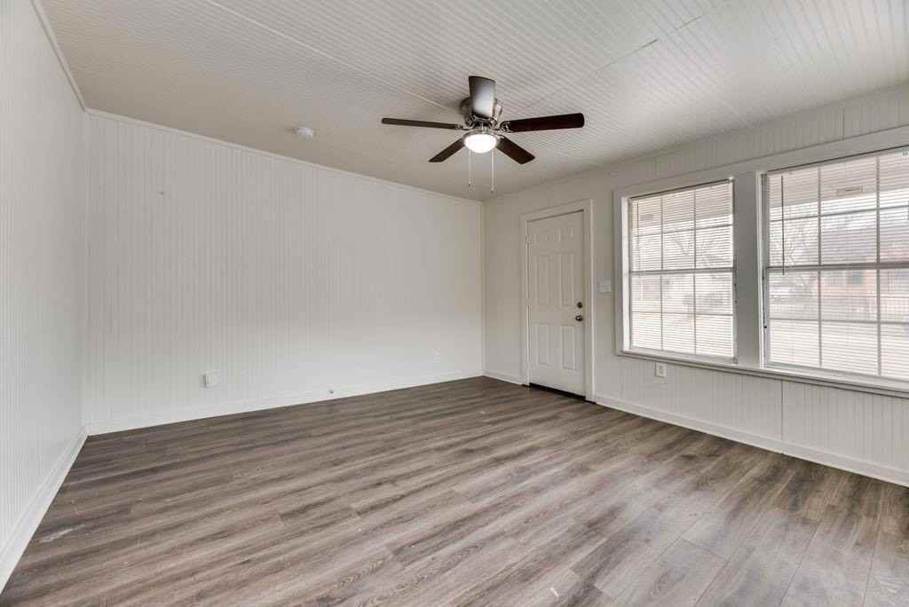 1915 Alaska Ave - Photo 4 of 16