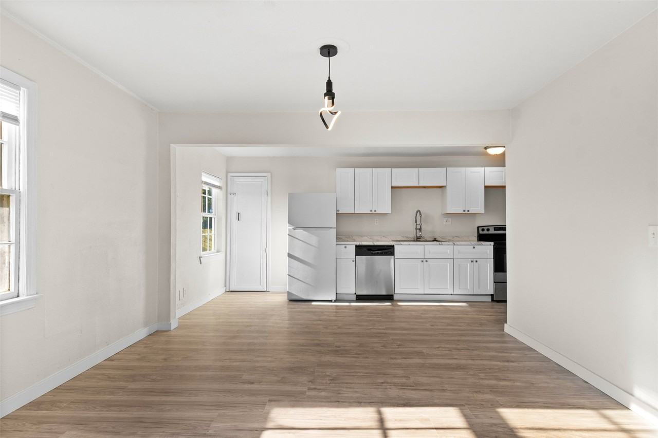 838 Dalworth St - Photo 4 of 15