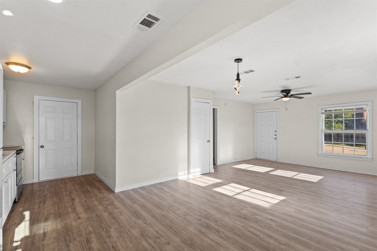 838 Dalworth St - Photo 6 of 15