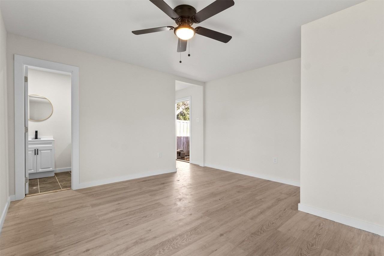 838 Dalworth St - Photo 7 of 15