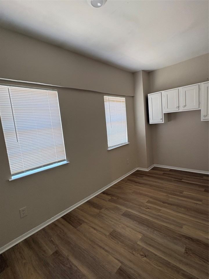 111 N Tyler St - Photo 4 of 8