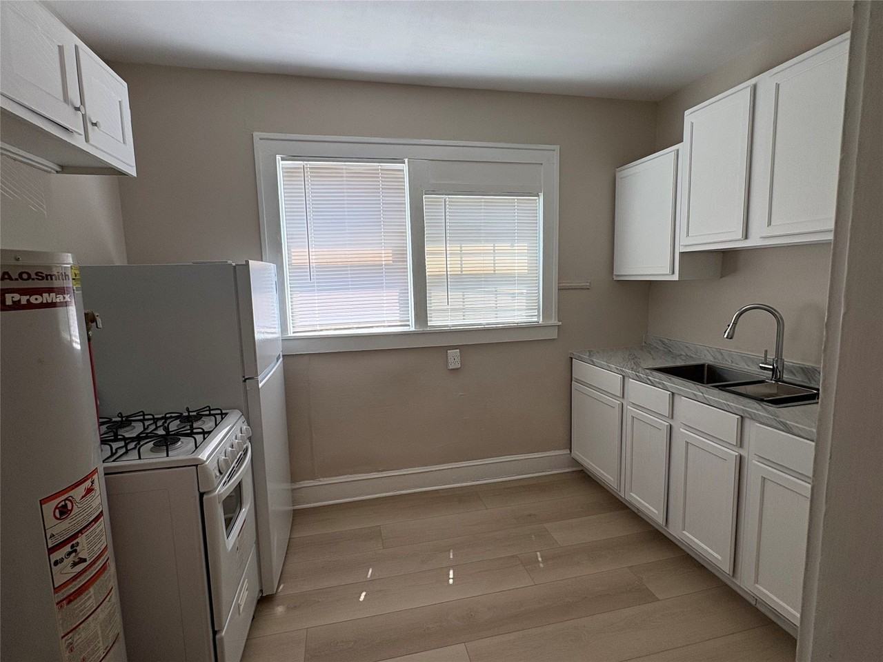 111 N Tyler St - Photo 5 of 8
