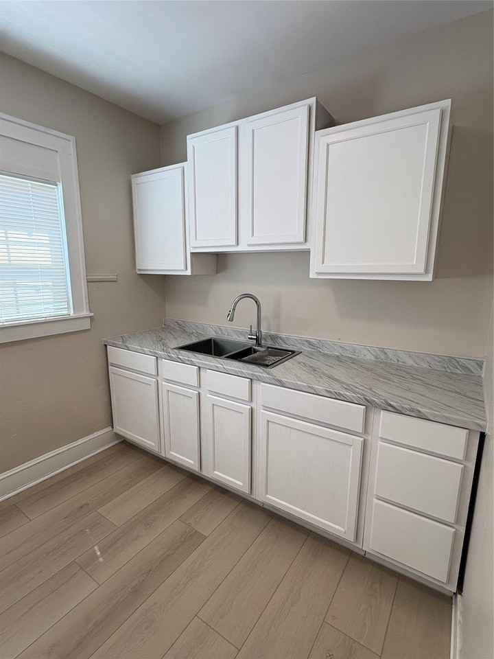 111 N Tyler St - Photo 6 of 8