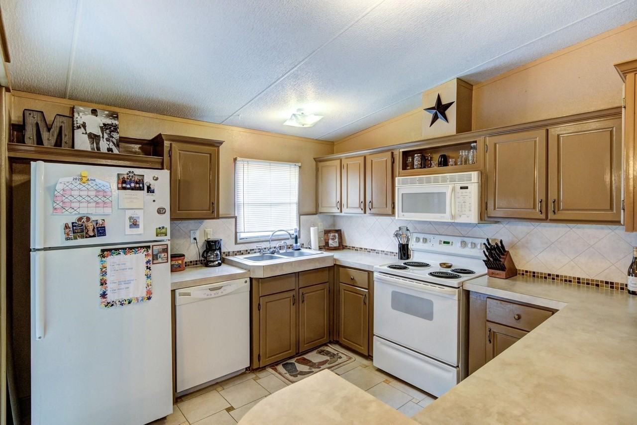 2620 Bryant St - Photo 6 of 12