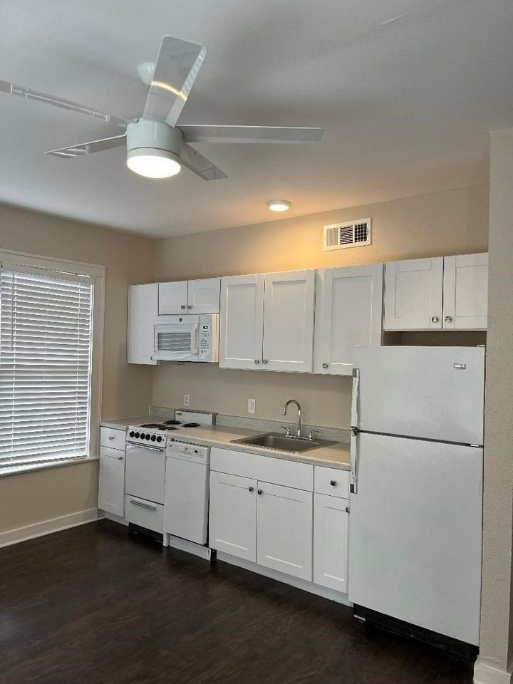 901 N Bishop Ave #C - Photo 3 of 7