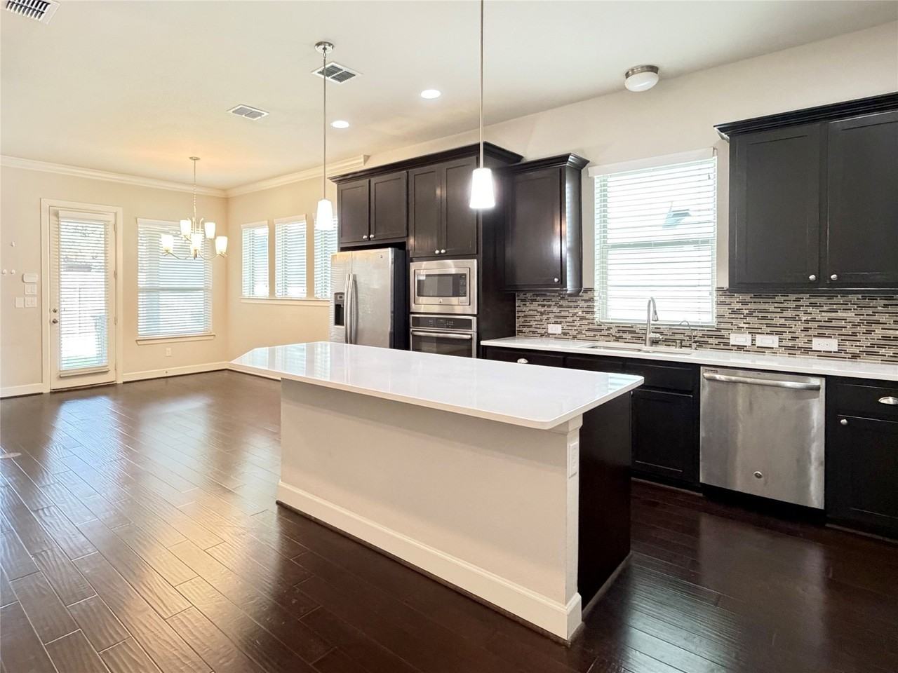 1005 Moonstone St - Photo 4 of 22