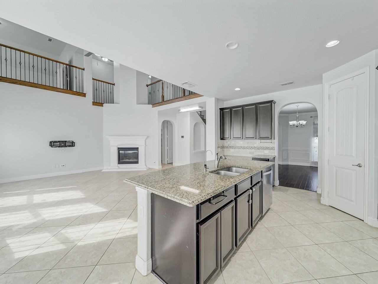419 Aylesbury Dr - Photo 5 of 40